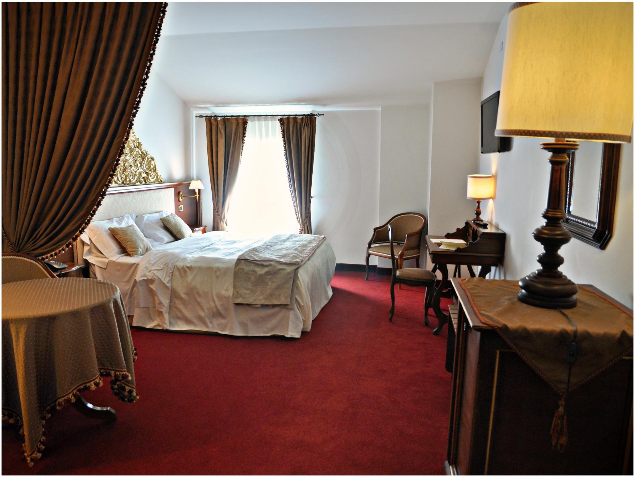 Hotel Villa Condulmer Mogliano Veneto Exteriör bild A room at the hotel