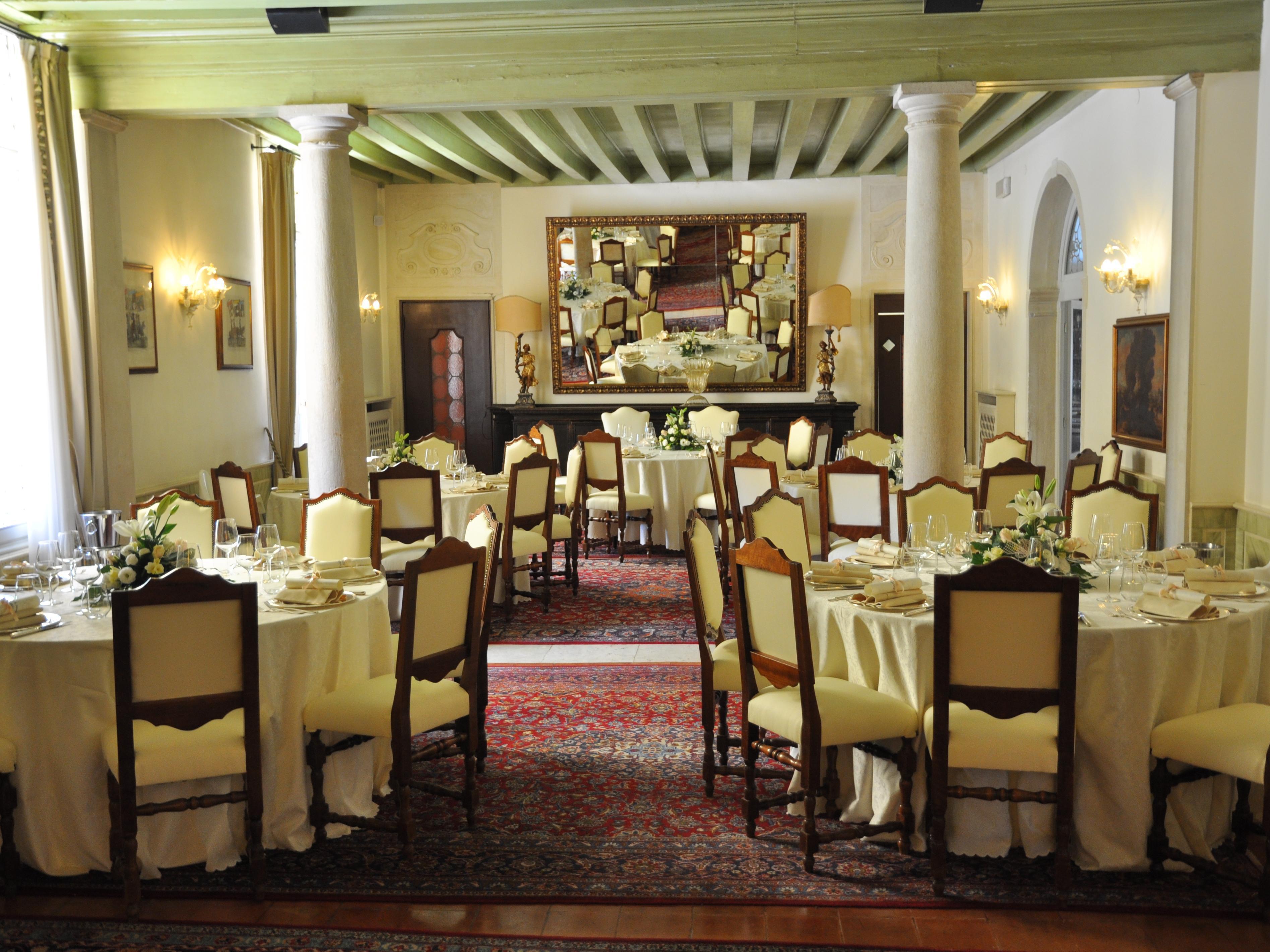 Hotel Villa Condulmer Mogliano Veneto Exteriör bild The ballroom