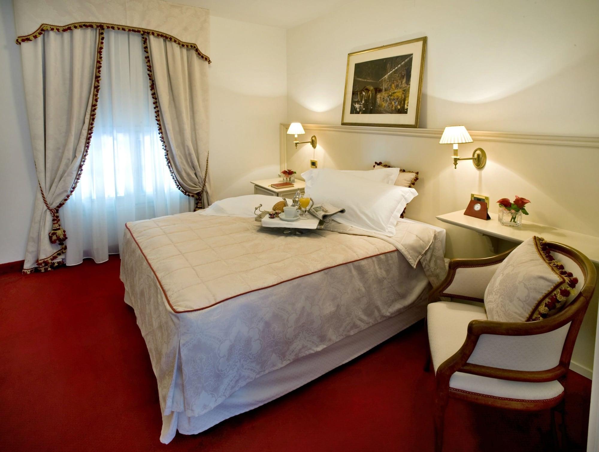 Hotel Villa Condulmer Mogliano Veneto Exteriör bild A room at the hotel
