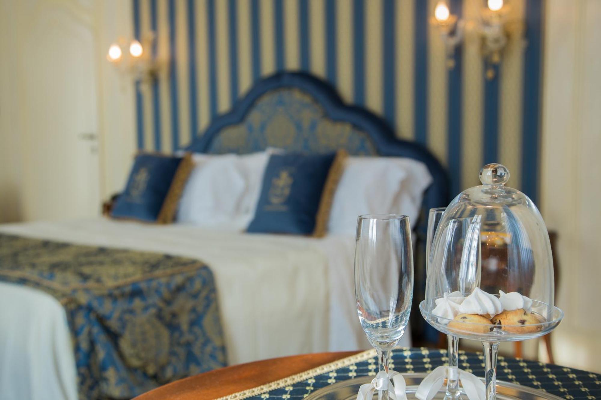Hotel Villa Condulmer Mogliano Veneto Rum bild A room at the hotel