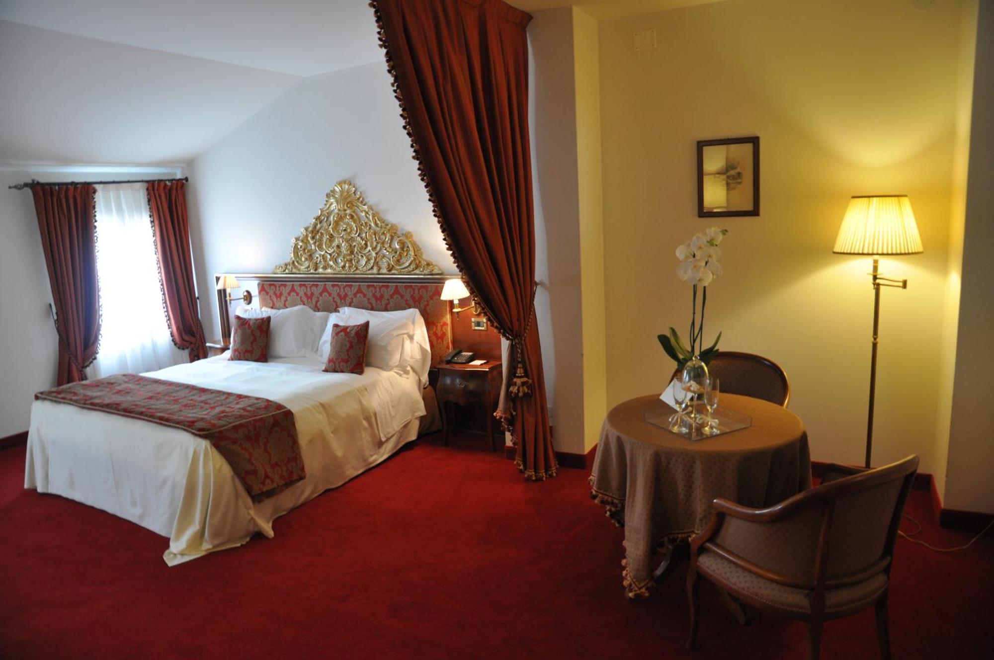 Hotel Villa Condulmer Mogliano Veneto Rum bild A room at the hotel