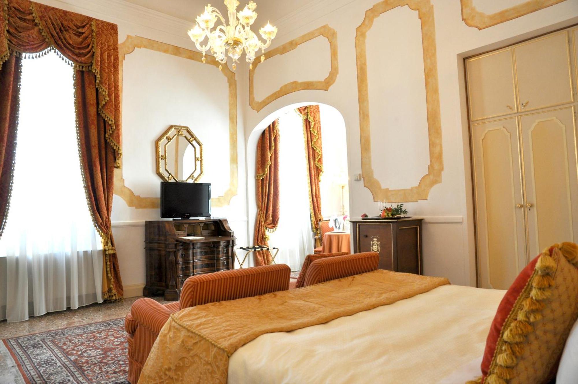 Hotel Villa Condulmer Mogliano Veneto Rum bild A room at the hotel