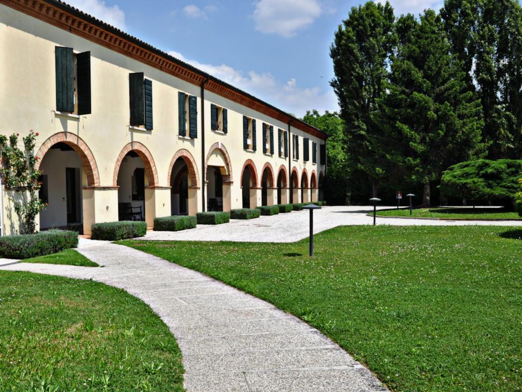 Hotel Villa Condulmer Mogliano Veneto Exteriör bild The cloister of the Abbey of San Pietro in Ciel d'Oro