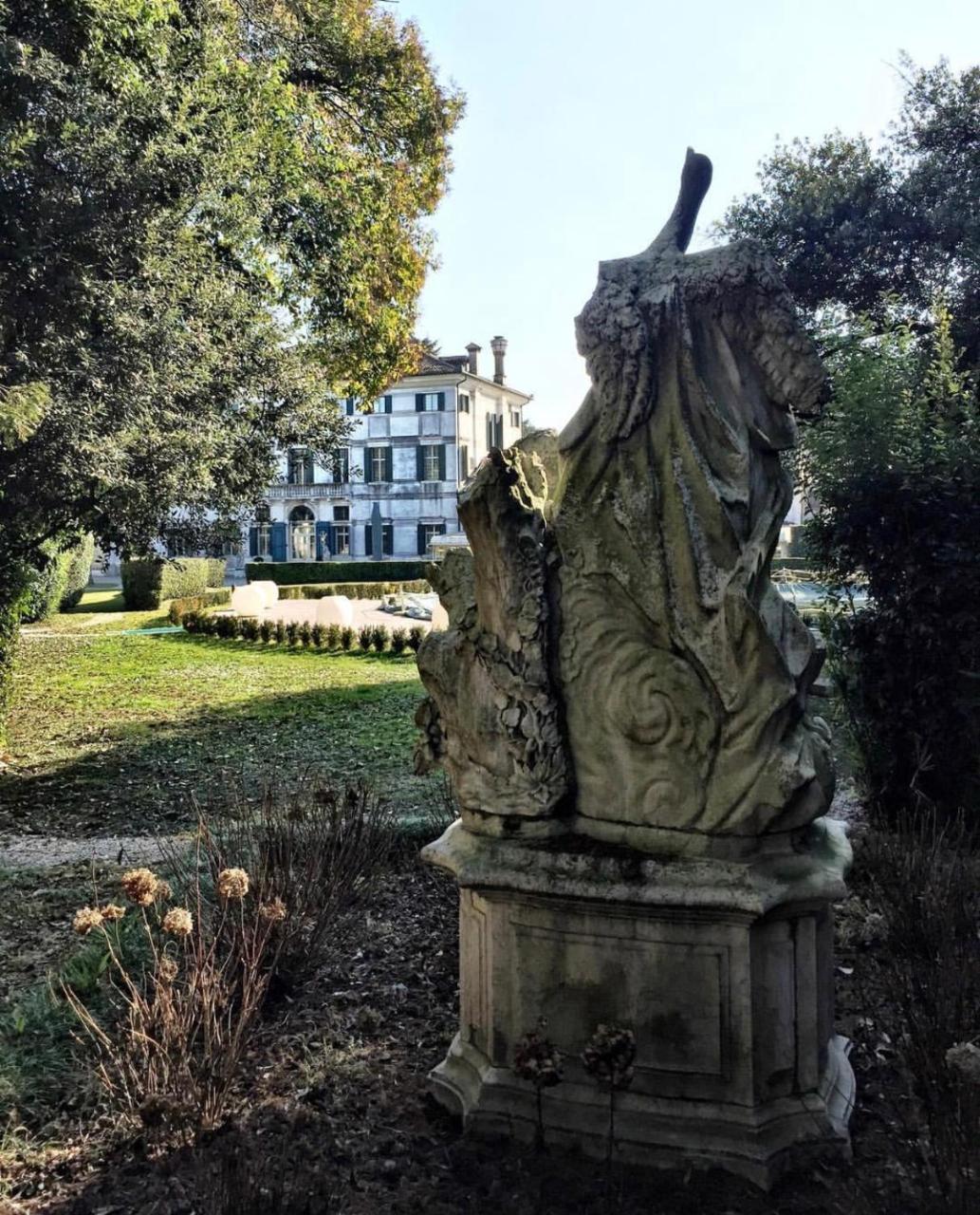 Hotel Villa Condulmer Mogliano Veneto Exteriör bild The gardens of the Villa