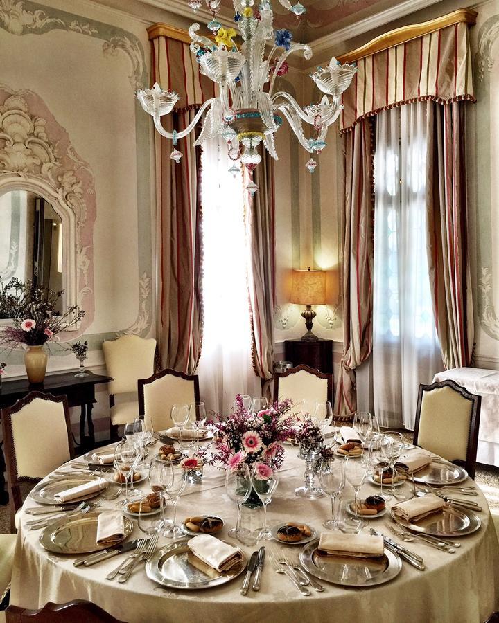 Hotel Villa Condulmer Mogliano Veneto Exteriör bild The dining room