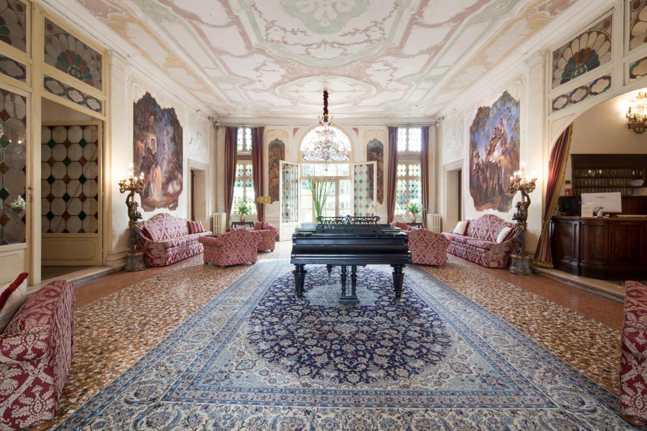 Hotel Villa Condulmer Mogliano Veneto Exteriör bild The interior of the villa