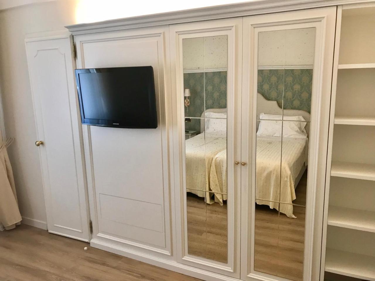 Hotel Villa Condulmer Mogliano Veneto Exteriör bild A mirrored armoire